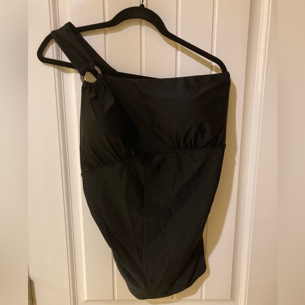 Asymmetrical swim top